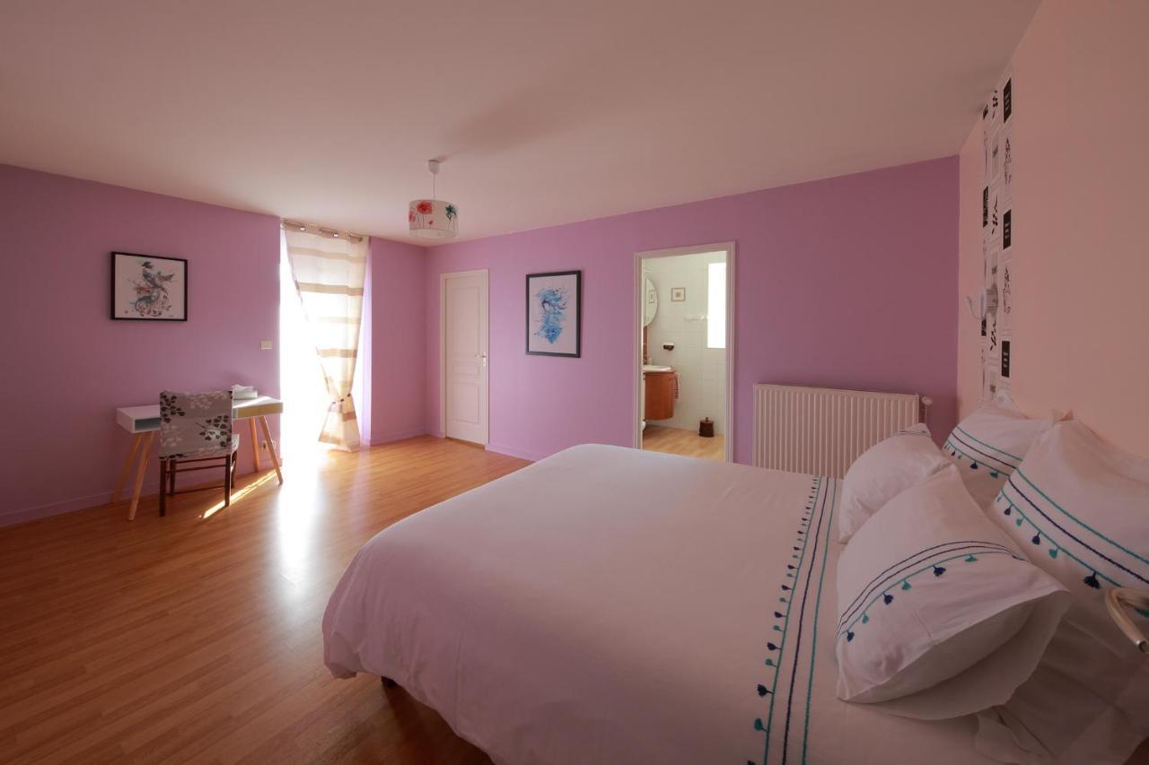Gite La Loge Des Fees Latillé Екстериор снимка