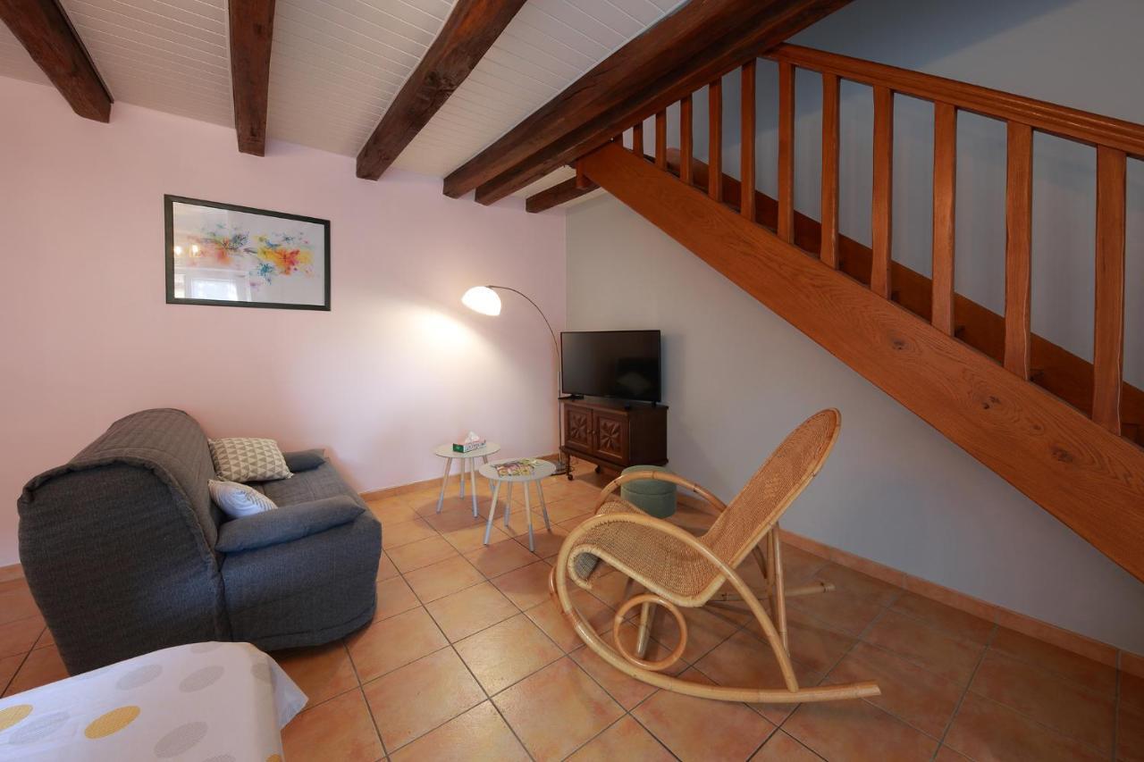 Gite La Loge Des Fees Latillé Екстериор снимка