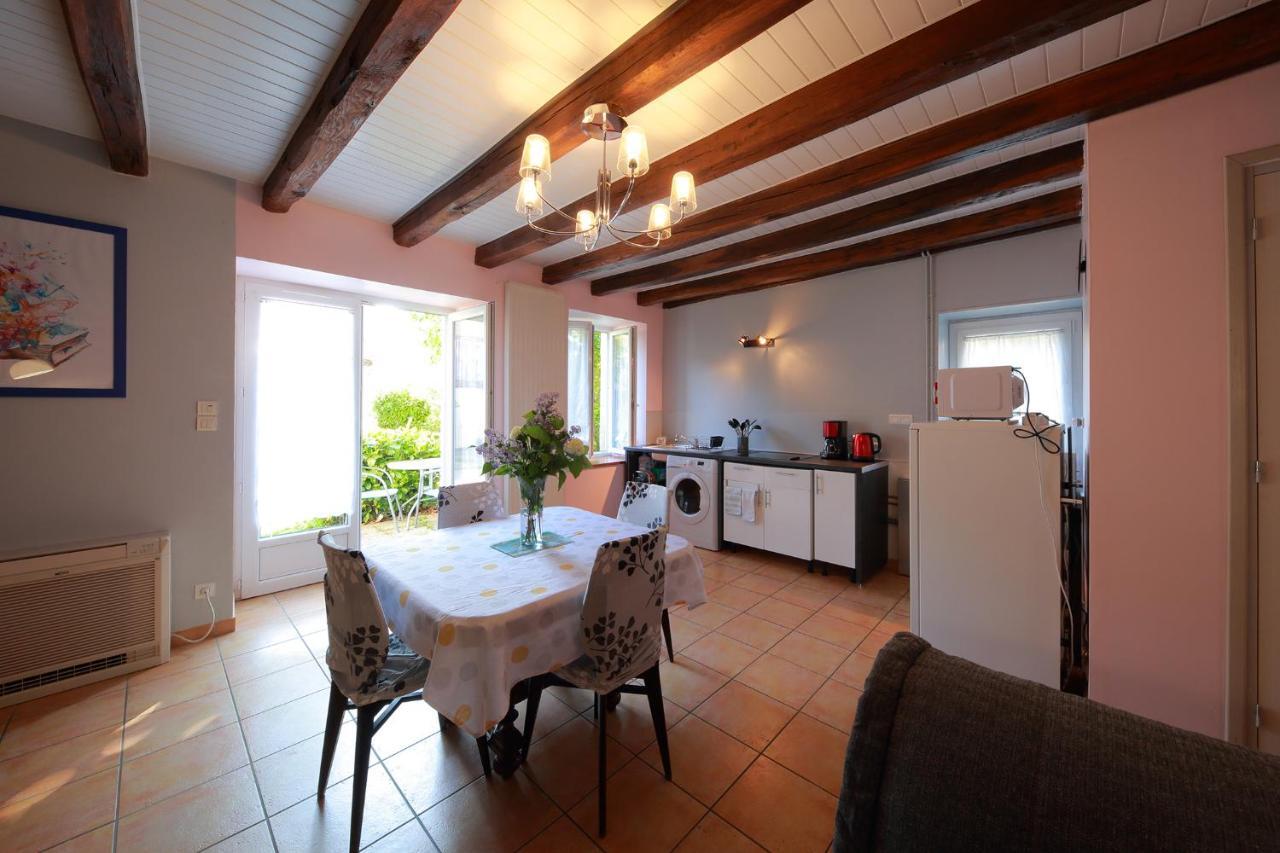 Gite La Loge Des Fees Latillé Екстериор снимка